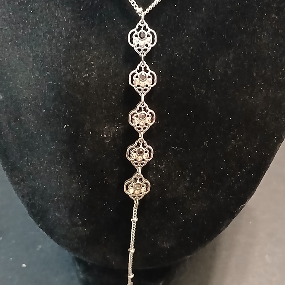 Floral silver tone necklace - Picture 3 of 10